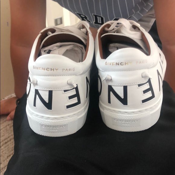 Givenchy Paris - Picture 2 of 6